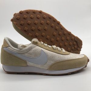 Women’s Nike DayBreak SE Sesame Flower Sneakers DR5556-200 NWOB